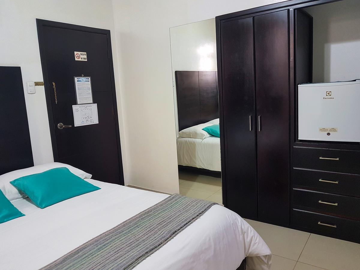 Hostal Blue Pacific Манта Экстерьер фото